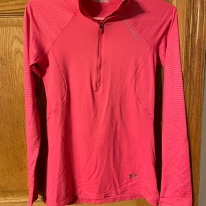 Women’s Under Armor University of Minnesota Duluth Bulldogs fitted tops size S